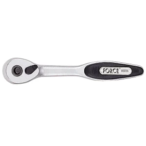 Chicharra 1/2" de 32 dientes con empuñadura de goma para un agarre seguro y cómodo.