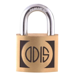 Candado Odis 440/blister: seguridad y resistencia para proteger tus bienes con confianza.