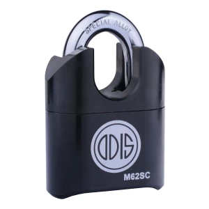 Candado robusto de acero endurecido 50 mm, ideal para máxima seguridad.