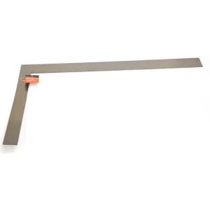 Escuadra albañil 24" x 16": precisión y durabilidad para profesionales expertos.
